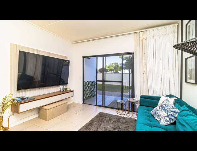 3 BEDROOM APARTMENT FOR SALE IN SANDOWN